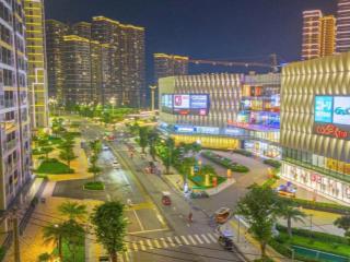 Giảm 20% bán căn studio dt thông thuỷ gần 30m2 view quảng trường, cạnh vincom giá 1,78 tỷ bao sổ