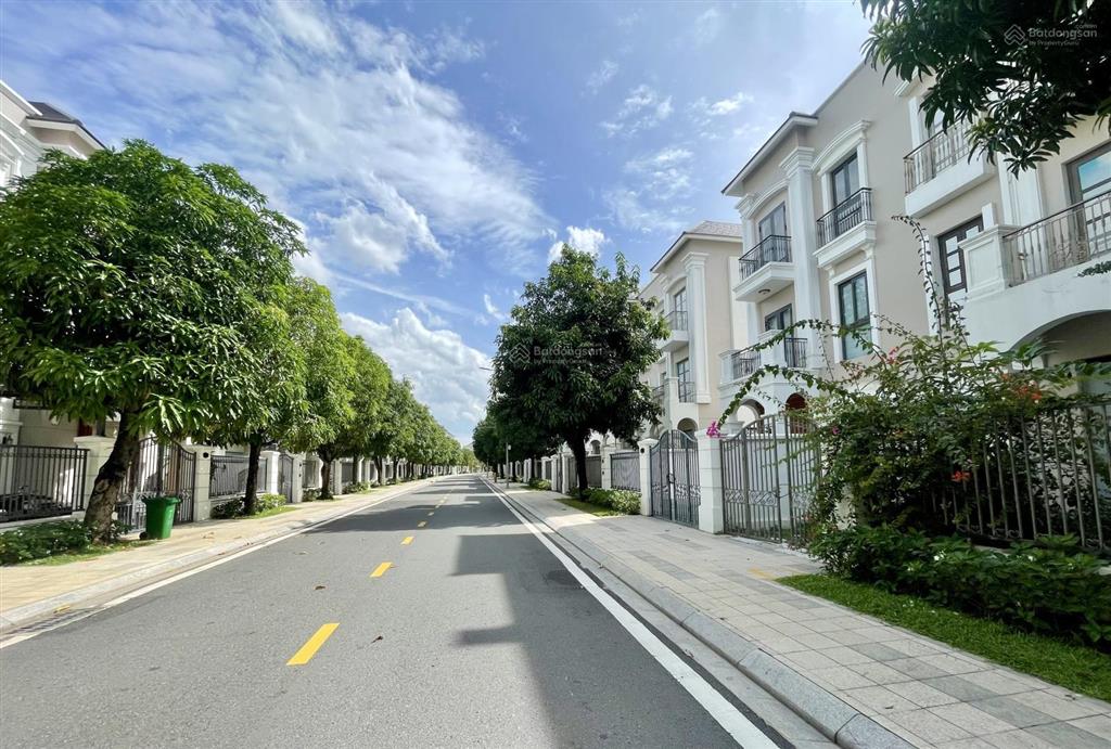 Cần bán biệt thự ven sông khu compound vinhomes quận 9, dt 200m2, xd 3 tầng, hướng đn giá 28 tỷ tl