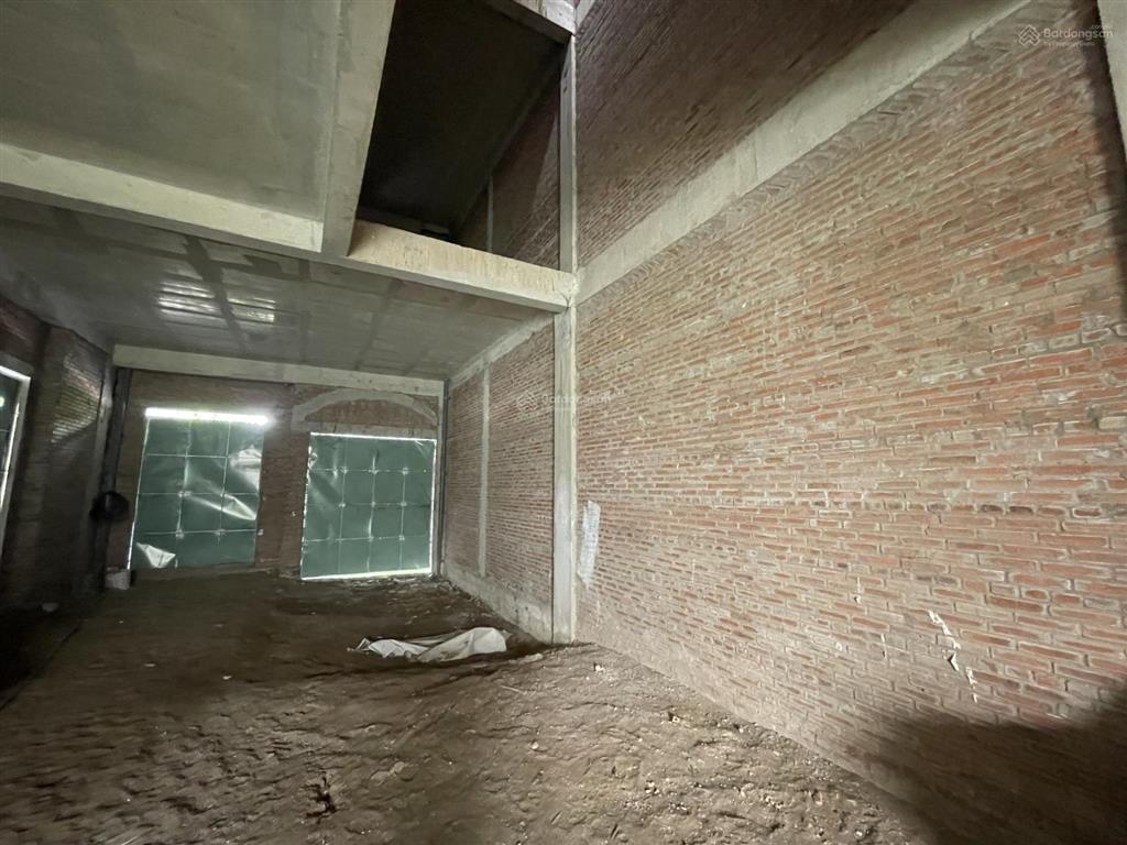 Cần bán biệt thự ven sông khu compound vinhomes quận 9, dt 200m2, xd 3 tầng, hướng đn giá 28 tỷ tl