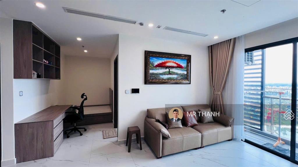 Cần bán căn hộ 1pn + 54m2 full nội thất, view hồ bơi, giá 3,65 tỷ trả chậm 6 tháng, hỗ trợ vay 80%