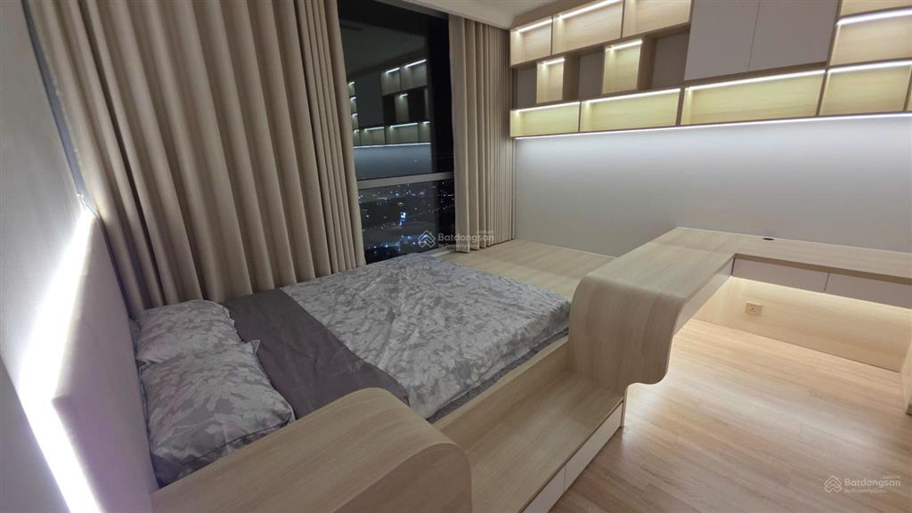 Bán 4pn landmark dt 159m2, full nội thất view sông và lm81, giá 23,6 tỷ bao sổ công chứng ngay