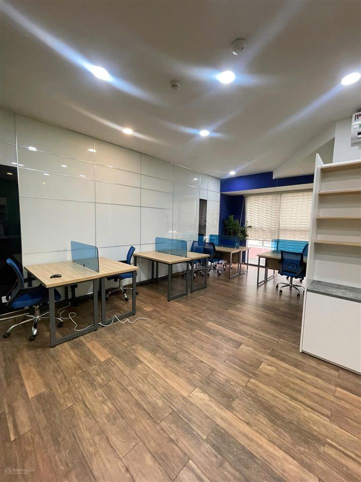 Cho thuê văn phòng diện tích lớn 62m2 giá thuê 15 triệu/ tháng