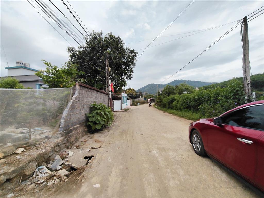 Bán 160 m đất thị trấn ,view cánh đồng bám đường nhựa asphal giá chỉ nhỉnh 2 tỷ