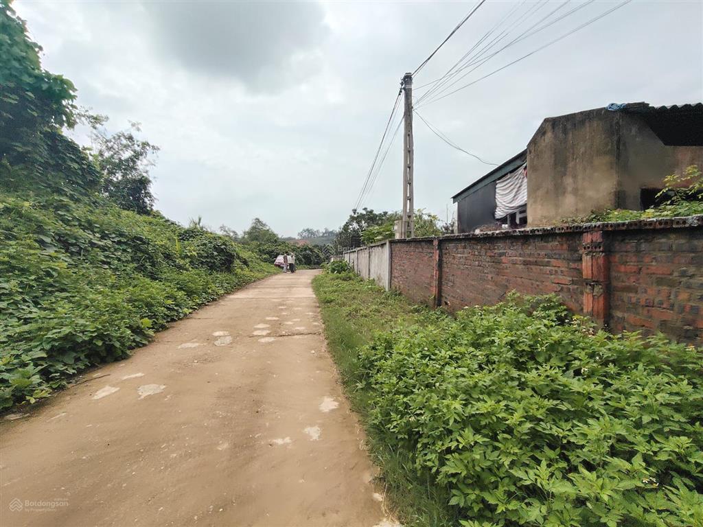 Lô đất 790m2 300m2 tc bám đường hơn 25m tại yên thủy, giá 1,xtr/m2