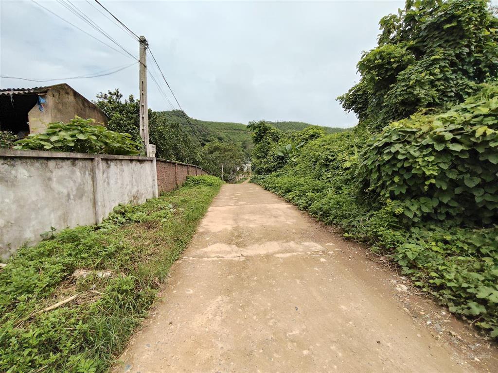 Lô đất 790m2 300m2 tc bám đường hơn 25m tại yên thủy, giá 1,xtr/m2