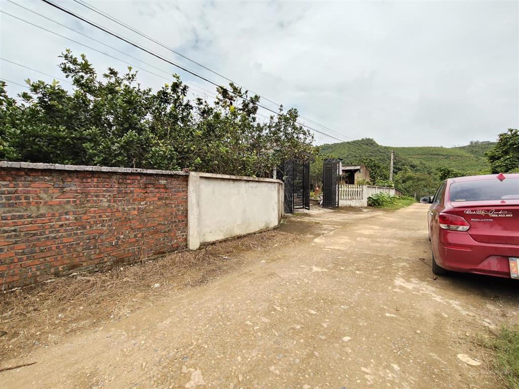 Lô đất 790m2 300m2 tc bám đường hơn 25m tại yên thủy, giá 1,xtr/m2