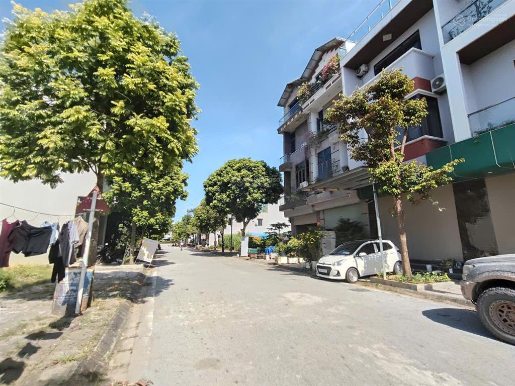 Cần bán lô liền kề đối diện công viên cây xanh tại chợ huyện lương sơn, giá 3.x tỷ