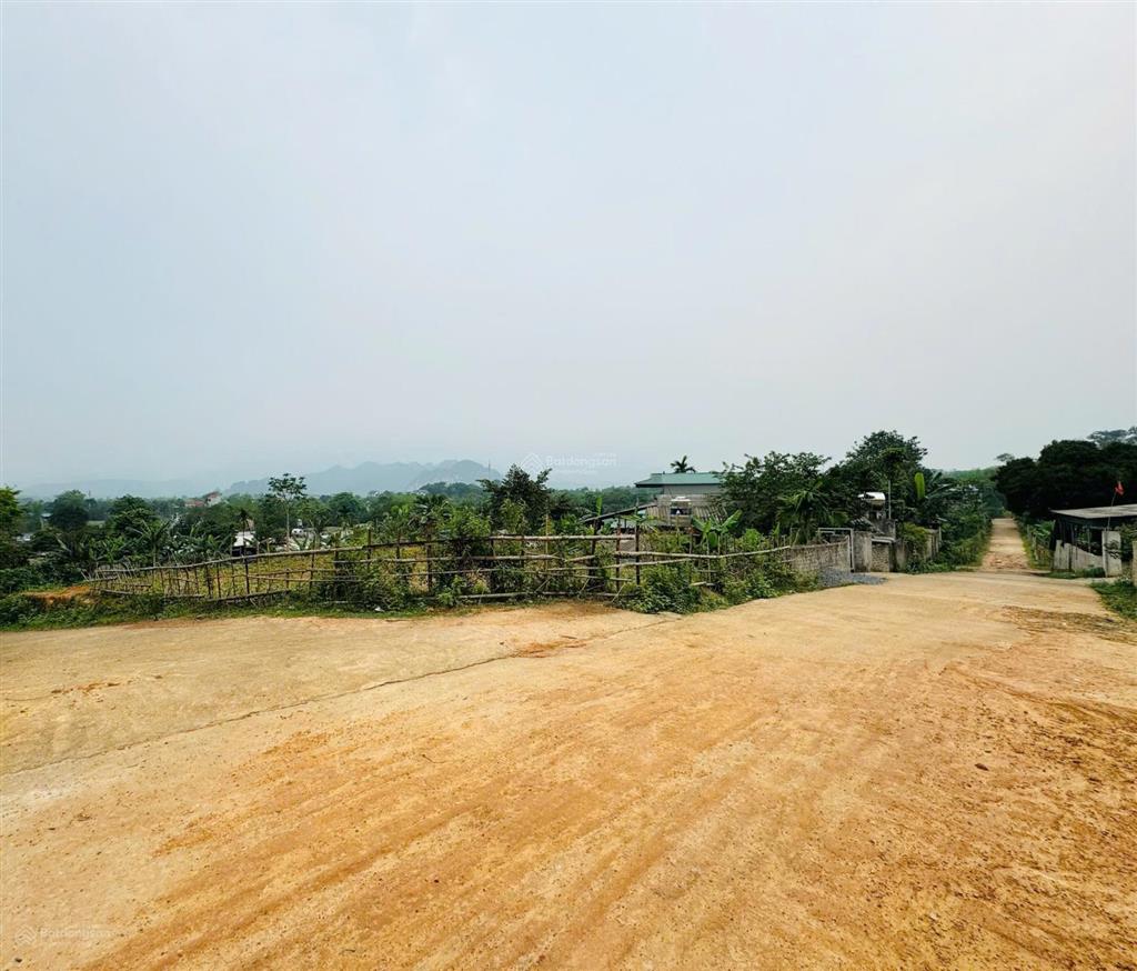 Bán lô đất nghỉ dưỡng 200m2 tại trung tâm nghỉ dưỡng xanh gần nà bờ camping sông bôi