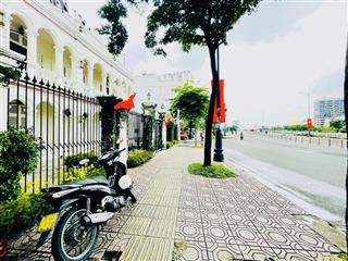 Tn 1.5 tỷ / năm mặt tiền bến vân đồn vị trí kinh doanh phù hợp cho thuê văn phòng, làm khách sạn