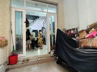 Hàng hiếm bến vân đồn qu4  hẻm đẹp cách mặt tiền 7 căn  sổ hồng