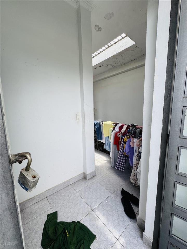 Mặt tiền khánh hội phường 4  q 4
nhà đang ở & đang kinh doanh coffe