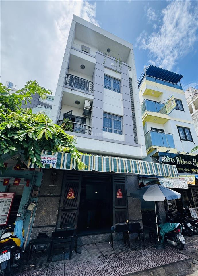 Mặt tiền khánh hội phường 4  q 4
nhà đang ở & đang kinh doanh coffe