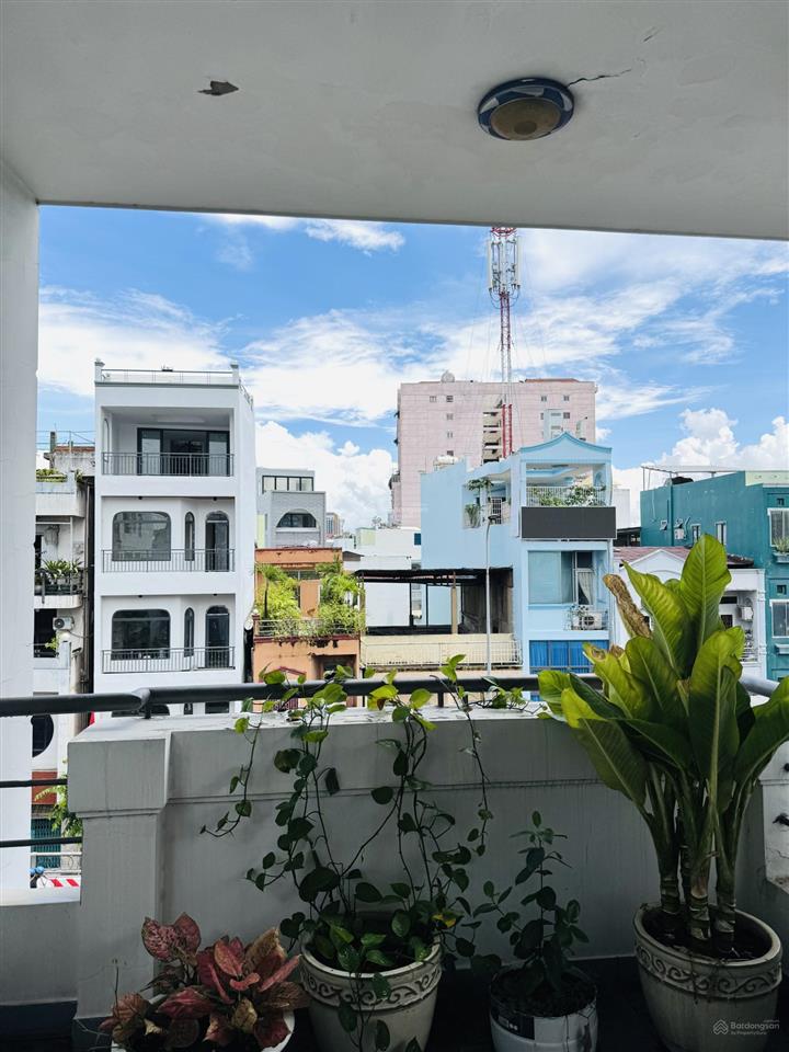 Mặt tiền khánh hội phường 4  q 4
nhà đang ở & đang kinh doanh coffe