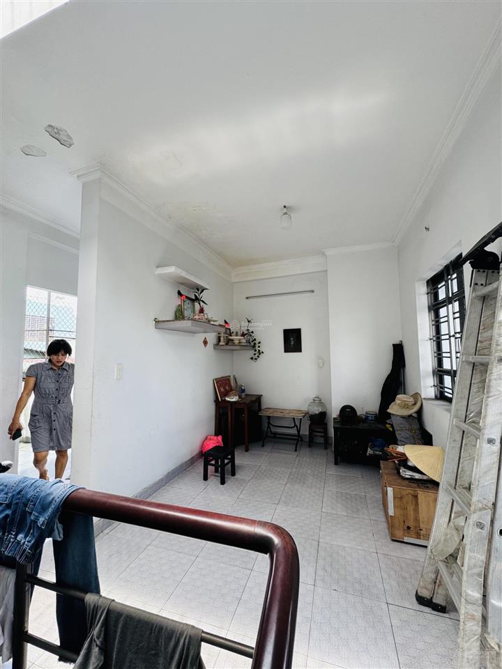 Mặt tiền khánh hội phường 4  q 4
nhà đang ở & đang kinh doanh coffe