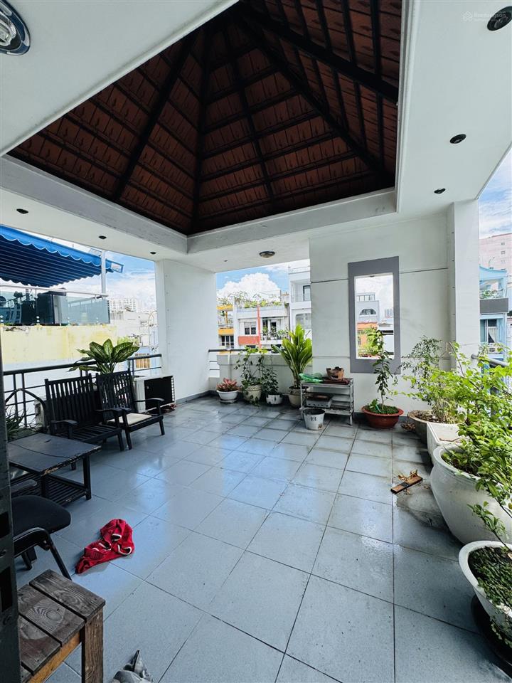 Mặt tiền khánh hội phường 4  q 4
nhà đang ở & đang kinh doanh coffe