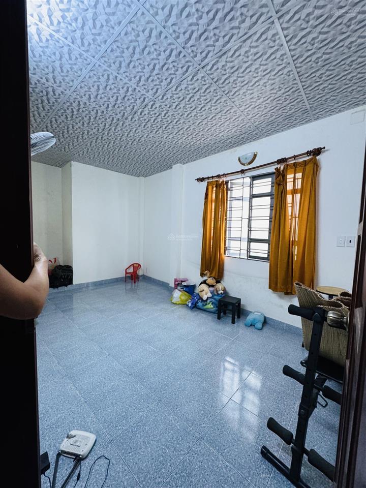 Mặt tiền khánh hội phường 4  q 4
nhà đang ở & đang kinh doanh coffe