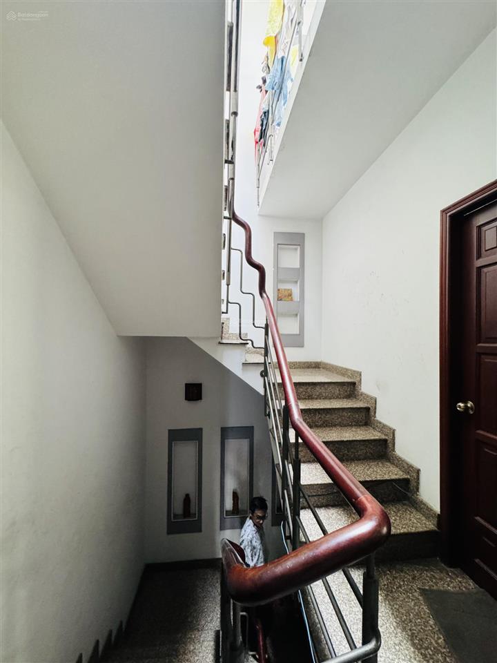 Mặt tiền khánh hội phường 4  q 4
nhà đang ở & đang kinh doanh coffe