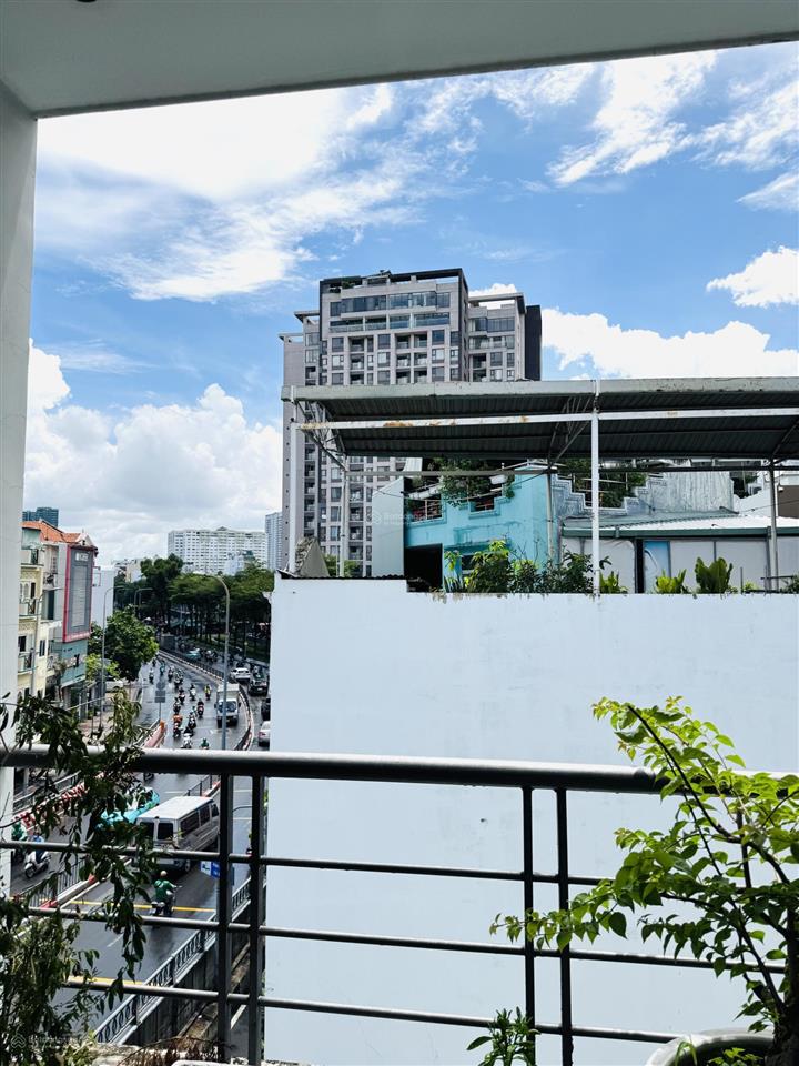 Mặt tiền khánh hội phường 4  q 4
nhà đang ở & đang kinh doanh coffe