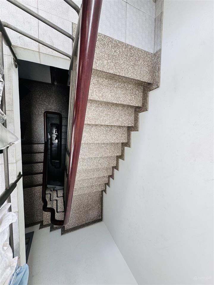 Mặt tiền khánh hội phường 4  q 4
nhà đang ở & đang kinh doanh coffe