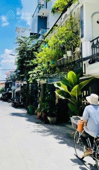 Xe tải đỗ cửa thửa to dài mt 5m 106m2 (ngang 4.95m dài như vô cùng tận) đặc biệt không vướng qh