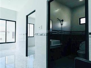 Khu phân lô xưa cấp cho cán bộ sinh
sống  cách mặt tiền vỏn vẹn 7, 8 căn
hẽm xe hơi nhỏ, phân lô