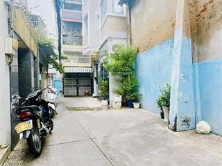 Khu phân lô xưa cấp cho cán bộ sinh
sống  cách mặt tiền vỏn vẹn 8 căn
hẽm xe hơi nhỏ, phân lô