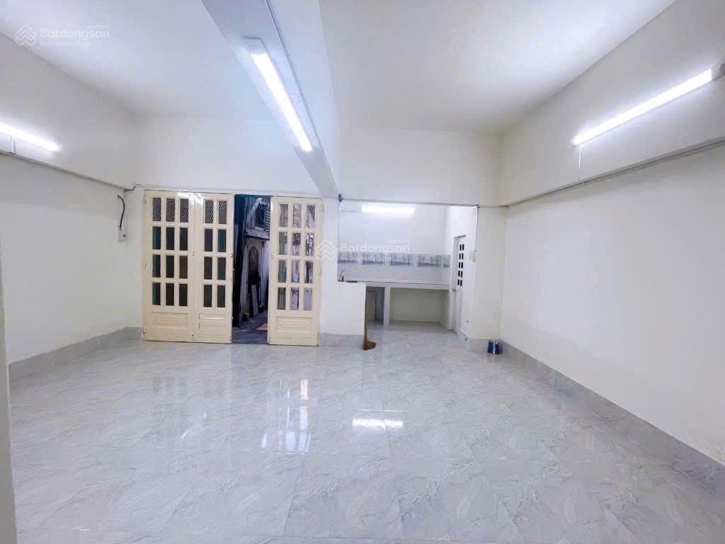 Khu trung tâm hành chính p12q4 sát đường xe hơi chạy cách 1 bước
chỉ còn 1 căn duy nhứt tầm giá