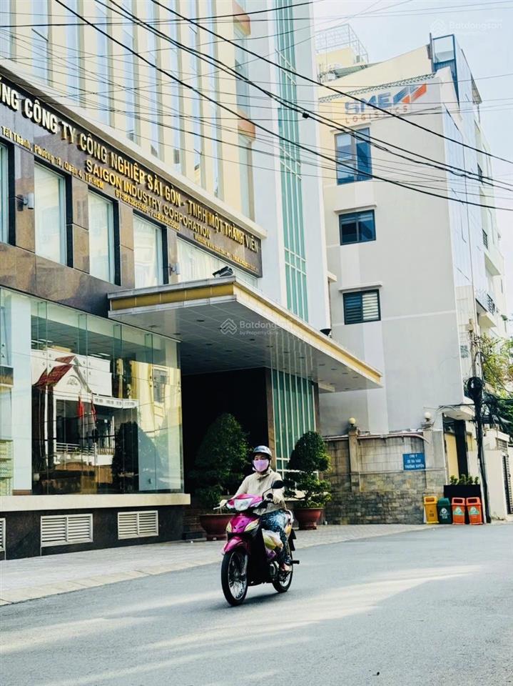 Khu trung tâm hành chính p12q4 sát đường xe hơi chạy cách 1 bước
chỉ còn 1 căn duy nhứt tầm giá