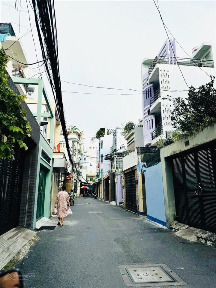 Khu trung tâm hành chính p12q4 sát đường xe hơi chạy cách 1 bước
chỉ còn 1 căn duy nhứt tầm giá