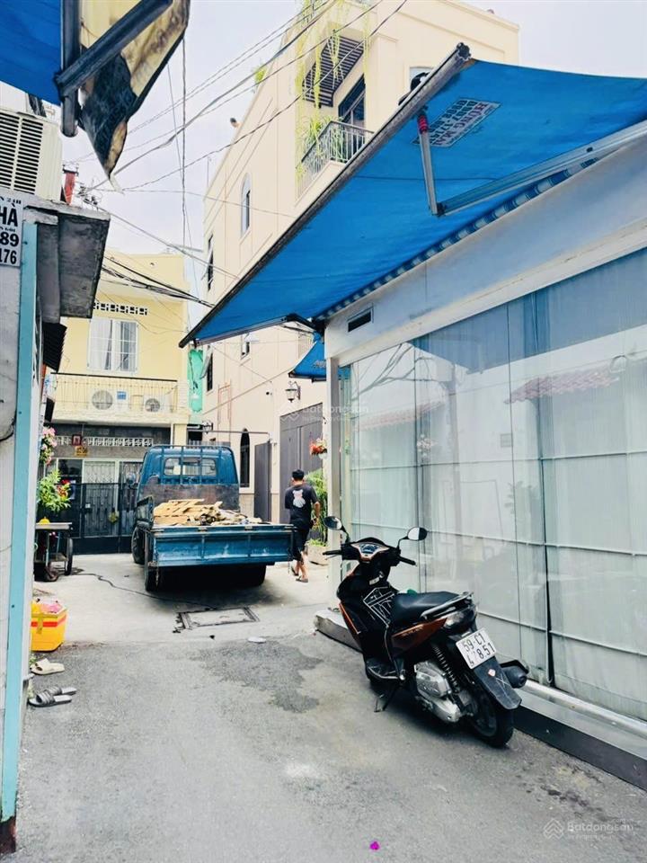 Khu trung tâm hành chính p12q4 sát đường xe hơi chạy cách 1 bước
chỉ còn 1 căn duy nhứt tầm giá