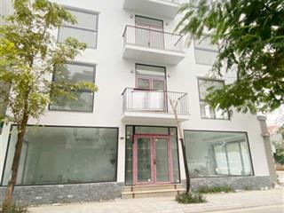 Cho thuê nhà khúc thừa dụ  cạnh công viên cầu giấy. dt 100m2, 5 tầng thang máy, lô góc 2 mặt tiền