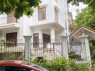 Cho thuê biệt thự tố hữu  hà đông. dt 230m2, 4 tầng thang máy, full điều hòa. lô góc siêu đẹp