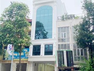 Cho thuê nhà mặt phố quang trung. dt 150m2, 7 tầng 1 hầm, có pccc, thang máy, điều hòa âm trần