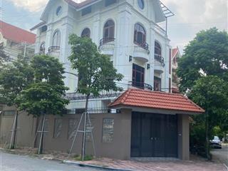 Chính chủ cho thuê bt ngã tư tố hữu  vạn phúc. dt 230m2, 4 tầng thang máy. lô góc 3 mặt thoáng