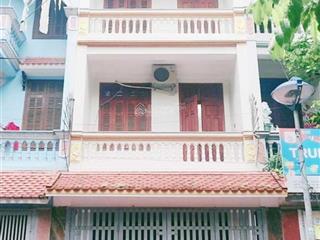 Cho thuê nhà văn quán  nguyễn khuyến. dt 80m2, 5 tầng, mt 5m, ô tô đỗ cửa, giá rẻ nhất