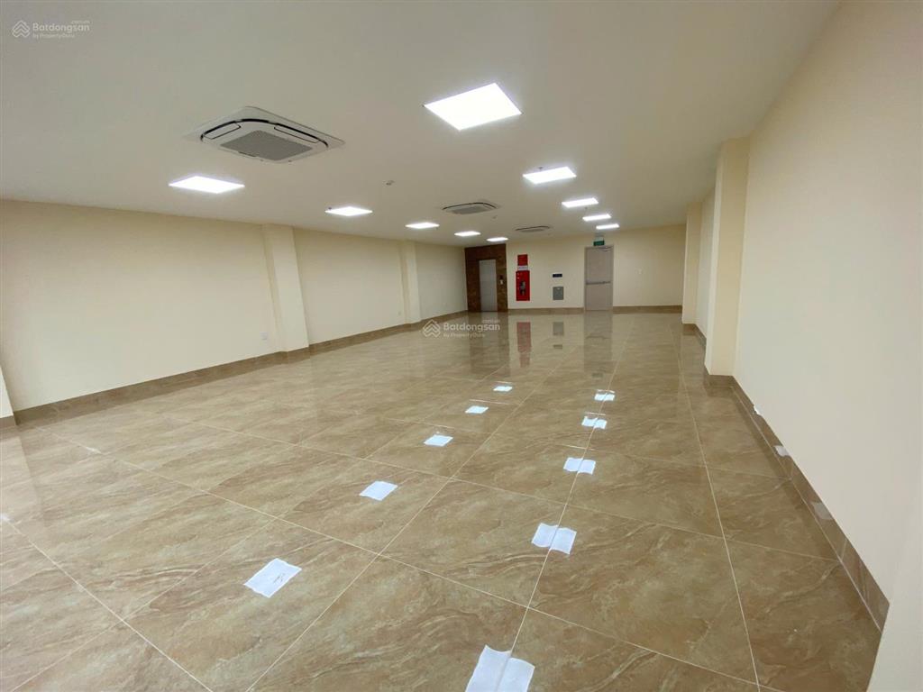 Cho thuê toà vp phố hồ tùng mậu  cầu diễn. dt 150m2, 7 tầng 1 hầm, đh âm trần, thang máy. có pccc