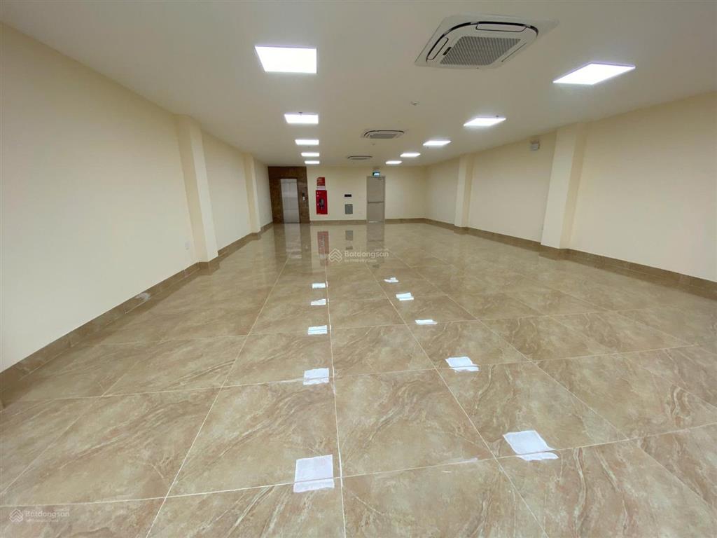 Cho thuê toà vp phố hồ tùng mậu  cầu diễn. dt 150m2, 7 tầng 1 hầm, đh âm trần, thang máy. có pccc