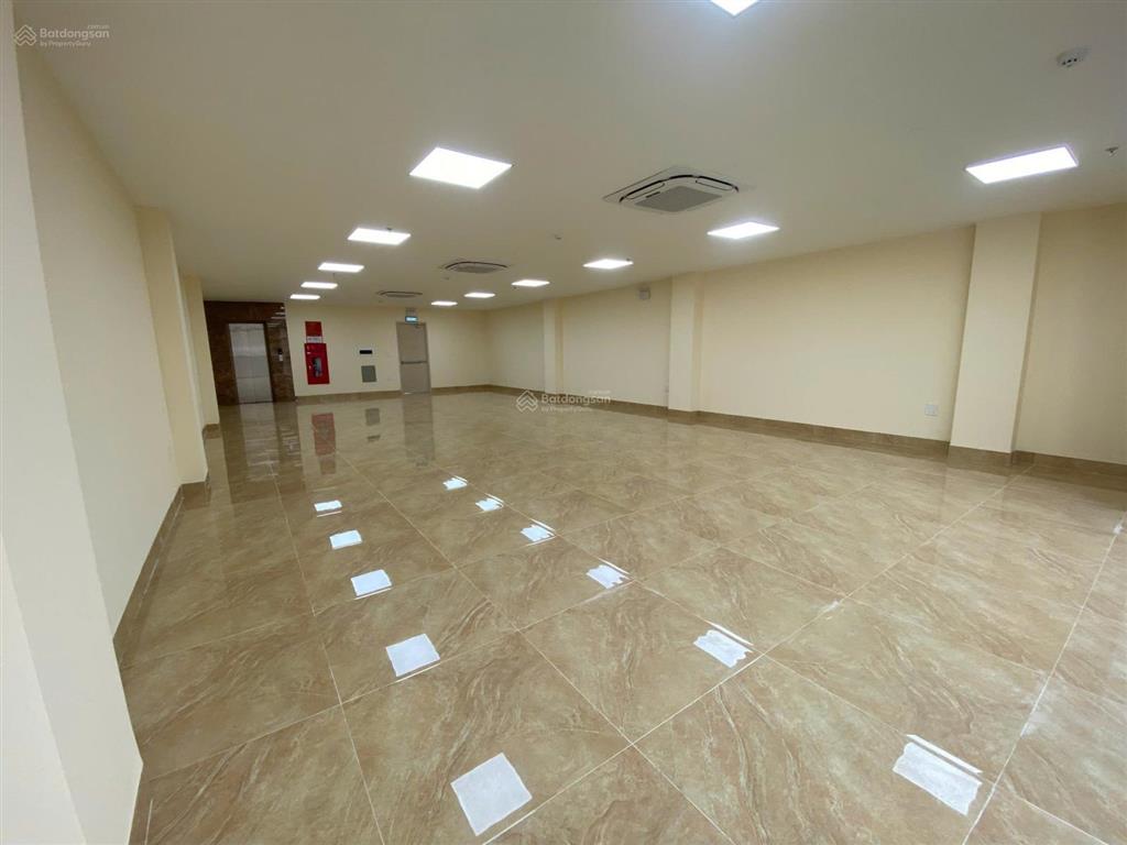 Cho thuê toà vp phố hồ tùng mậu  cầu diễn. dt 150m2, 7 tầng 1 hầm, đh âm trần, thang máy. có pccc