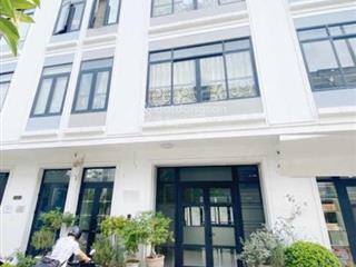 Cho thuê lk vinhomes hàm nghi  mỹ đình. dt 96m2, 5 tầng thông sàn, thang máy. kinh doanh tốt