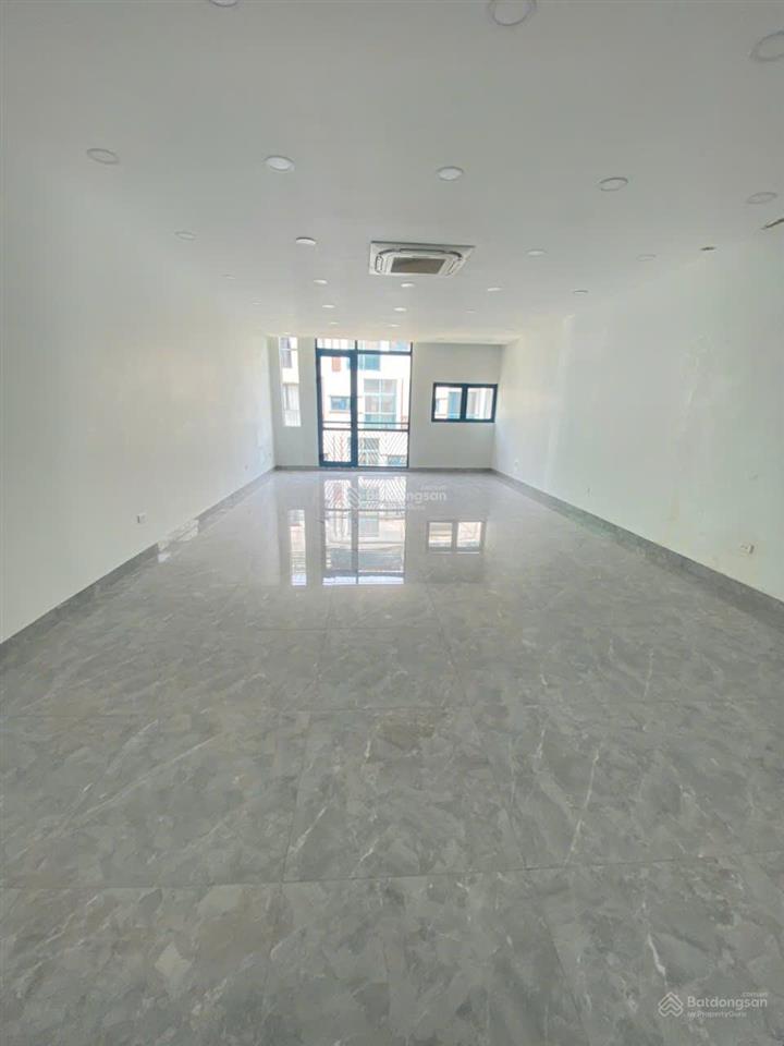 Cho thuê vp galaxy tố hữu. dt 90m2, 5 tầng thang máy, điều hoà. có chỗ để xe. có thuê lẻ sàn