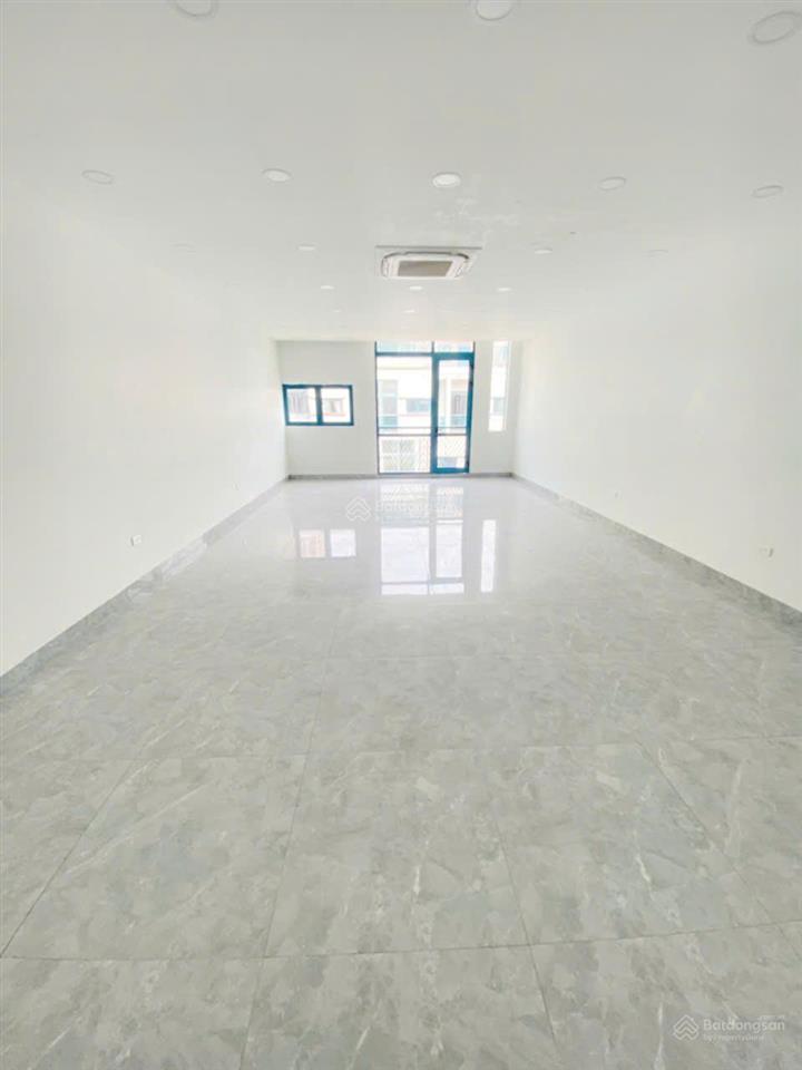 Cho thuê vp galaxy tố hữu. dt 90m2, 5 tầng thang máy, điều hoà. có chỗ để xe. có thuê lẻ sàn