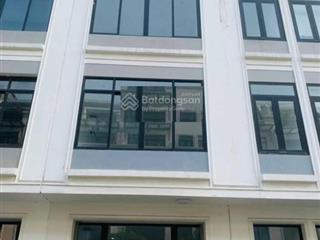 Cho thuê nhà vinhomes hàm nghi  mỹ đình. dt 93m2, 5 tầng thông sàn, thang máy. phù hợp các mô hình