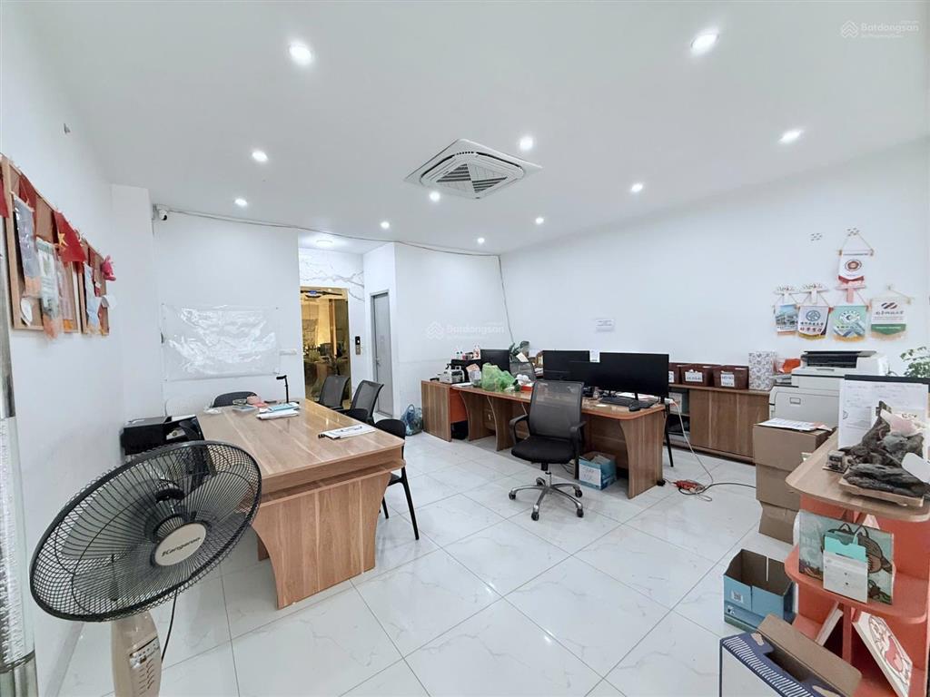 Cho thuê nhà hồ tùng mậu  cầu diễn. dt 145m2, 6 tầng 1 hầm, pccc đạt chuẩn. thang máy, đh âm trần
