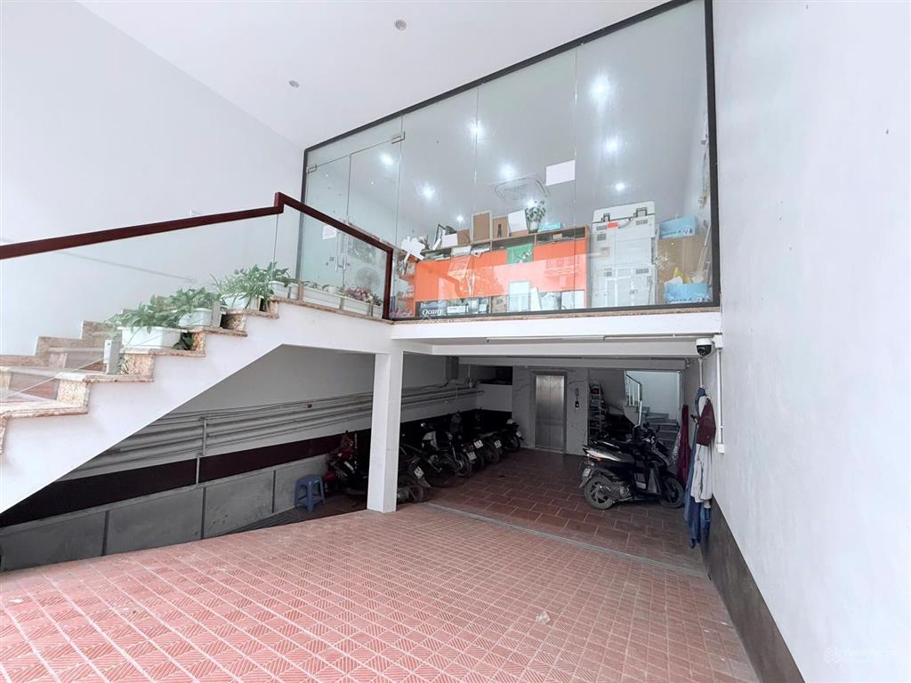 Cho thuê nhà hồ tùng mậu  cầu diễn. dt 145m2, 6 tầng 1 hầm, pccc đạt chuẩn. thang máy, đh âm trần