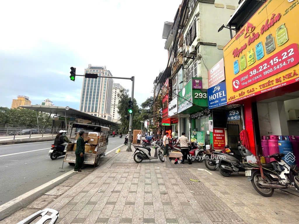 Siêu phẩm tòa mặt phố giảng võ 10 tầng thang máy, 109m², hai mặt thoáng, ô tô đỗ cửa, chỉ 90 tỷ