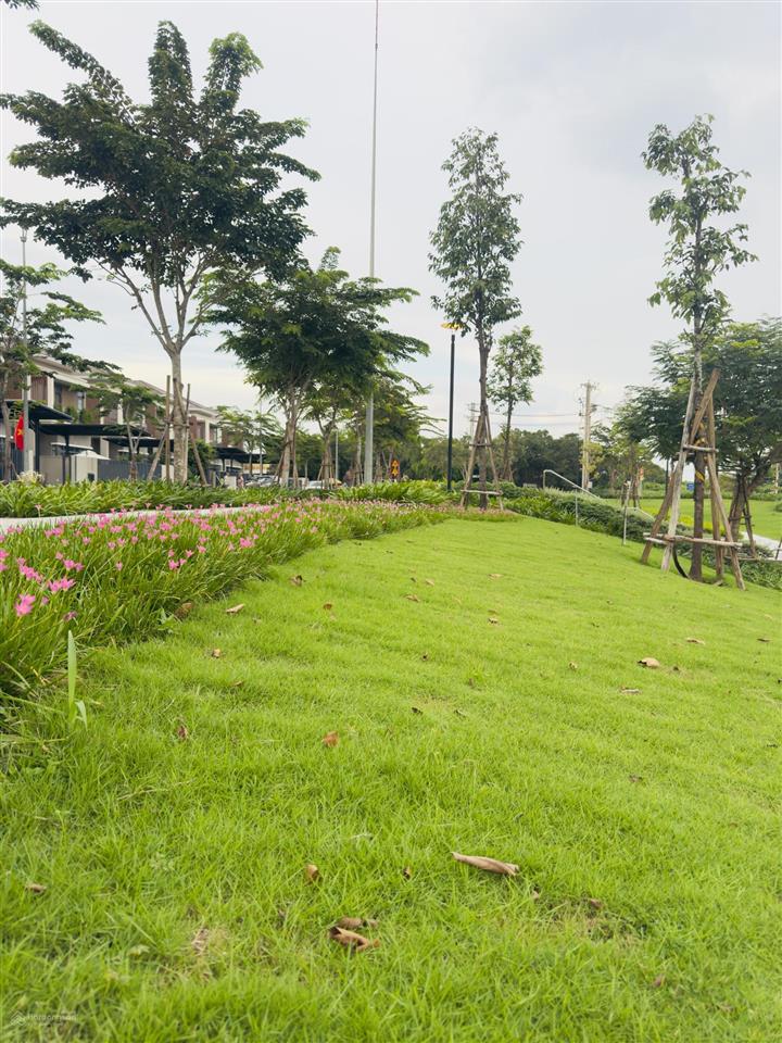 Biệt thự đơn lập 250m căn duy nhất tại kđt sun casa central . thanh toán 30% nhận nhà ngay