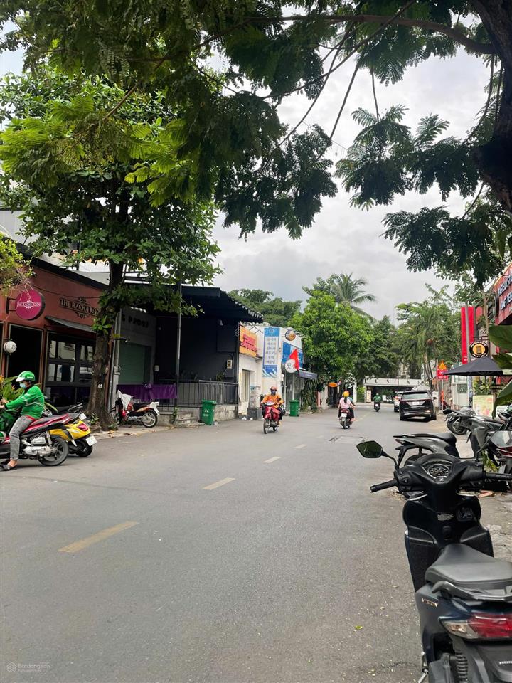 Bán biệt thự mt xuân thủy, thảo điền, quận 2. dt 17 x 18m (342m2). 3 tầng. hđt 100tr. giá 62 tỷ