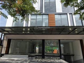 Bán tòa nhà 2mt ngay phan văn đáng, p. thạnh mỹ lợi, quận 2. dt 18 x 20m. hầm  5 tầng. giá 75 tỷ