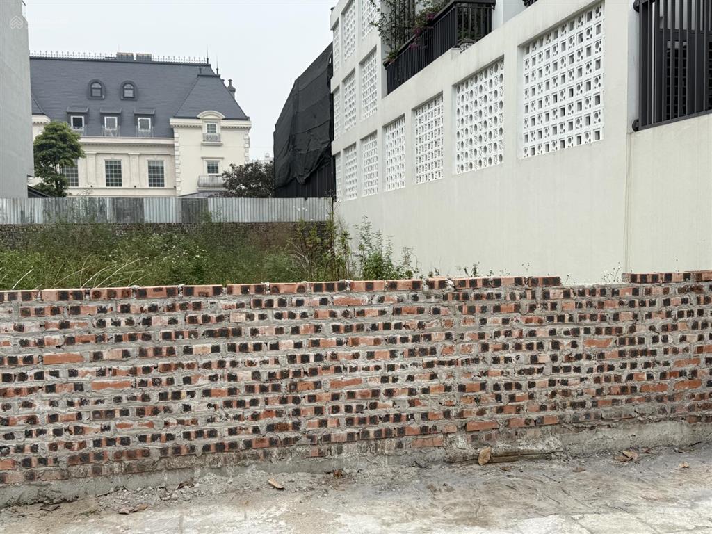 Giãn dân nguyên khê đông anh 122m22 thoáng ô tô tránh 2 bước ra vườn hoa thoáng mát