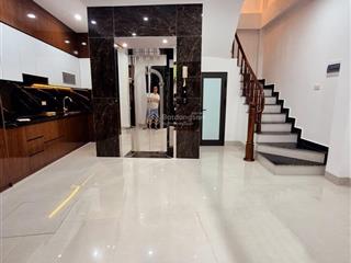 Chỉ hơn 10 tỷ sở hữu ngay căn nhà phố hoàng quốc việt  cầu giấy, 40m2 x 6 tầng, cách 2 nhà ra phố